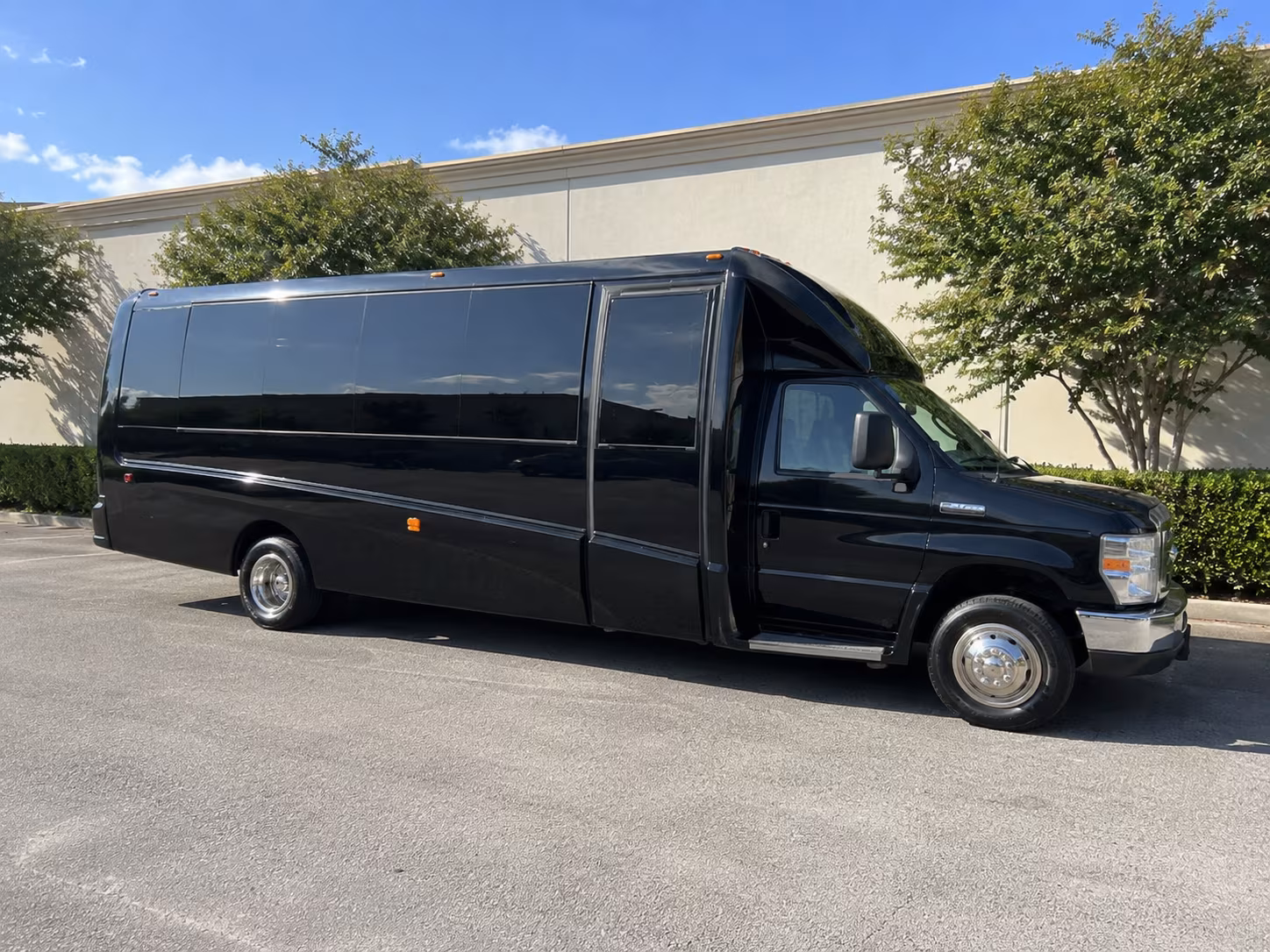 Tallahassee Winery Tour & Pub Crawl Transportation party bus exterior